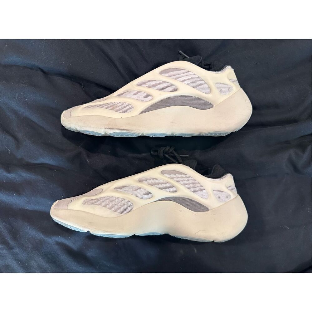 US SIZE 6.5 Yeezys 700 series V3 white and gray